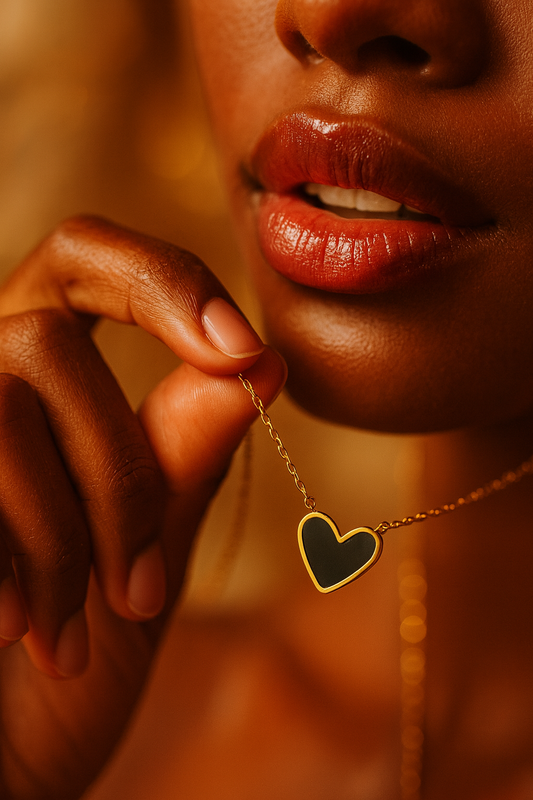 Collier Cœur Noir Élégance